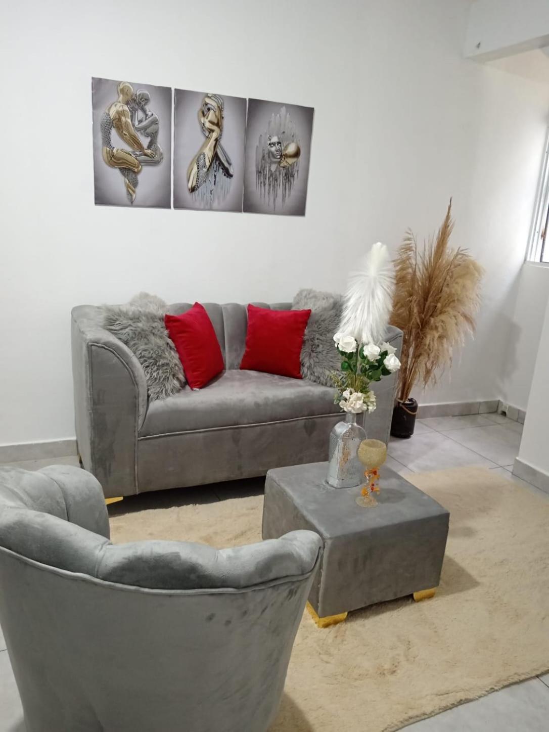 Apartamentos De 1 2 Y 3 Habitaciones ซานติอาโก เด ลอสกาบาเญโรส ภายนอก รูปภาพ