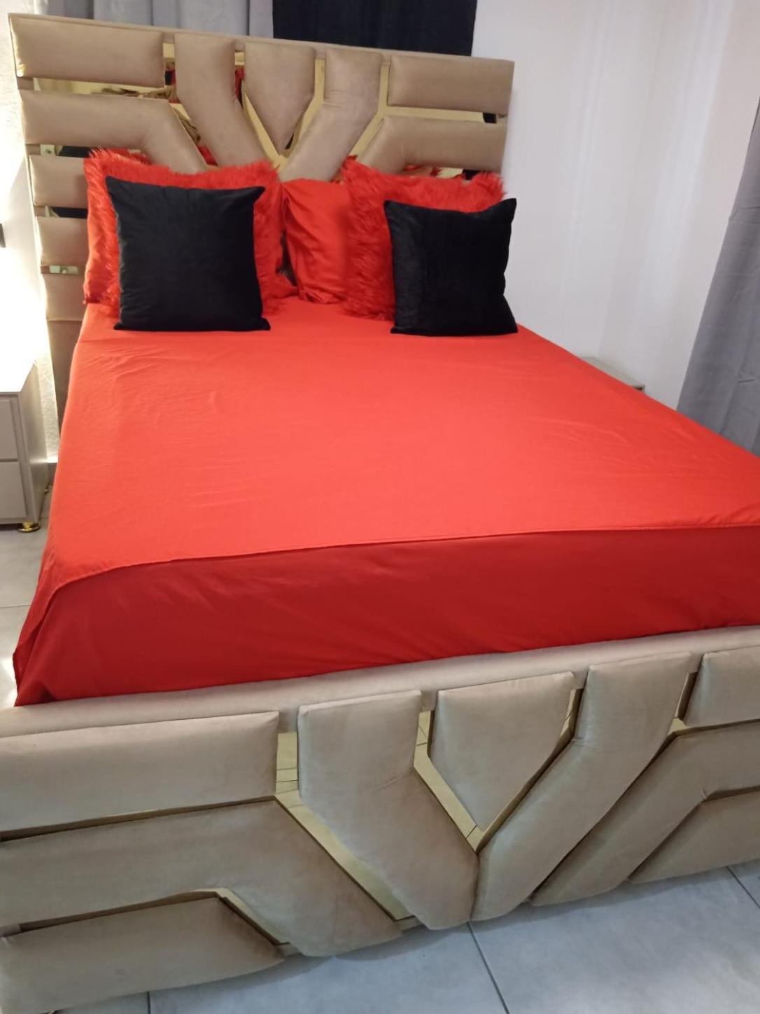 Apartamentos De 1 2 Y 3 Habitaciones ซานติอาโก เด ลอสกาบาเญโรส ภายนอก รูปภาพ